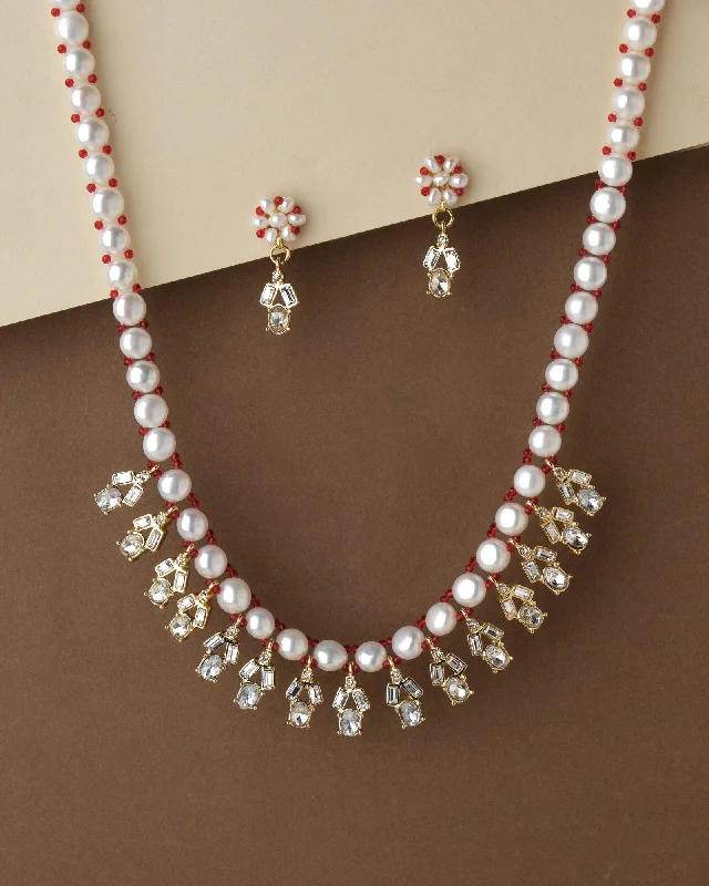 Oval shape necklaces-Fashionable Pearl & Beads Necklace Set