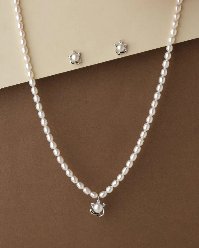 Drape-style necklaces-Pretty Pearl Necklace Set