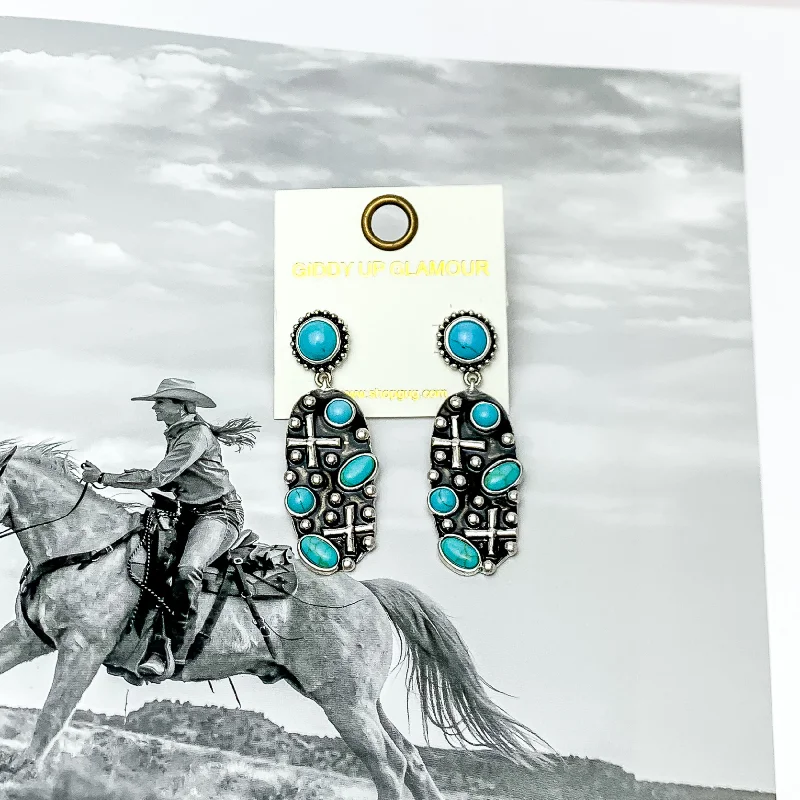 Curved design earrings-Western Silver Tone Designed Oval Earrings With Turquoise Stones