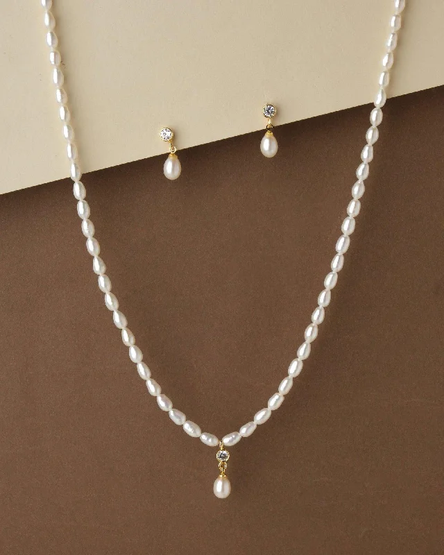 Bright name necklaces-Pretty Pearl Necklace Set