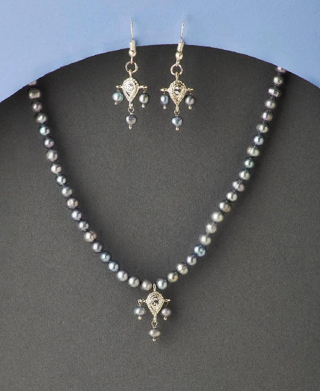 Luxe diamond necklaces-Pretty Real Pearl Necklace Set