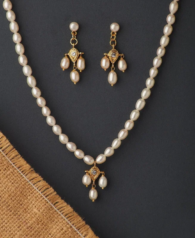 Sleek design necklaces-Pretty Real Pearl Necklace Set