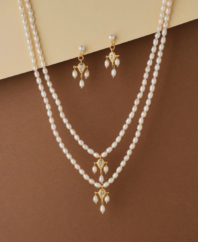 Flow shape necklaces-Pretty Stone Studded Pearl Necklace Set