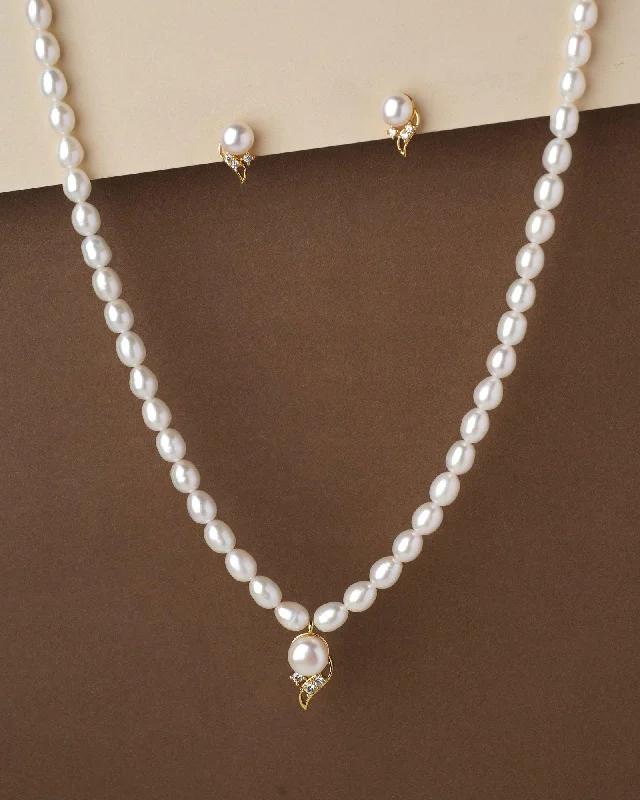 Alloy metal necklaces-Pretty Pearl Necklace Set