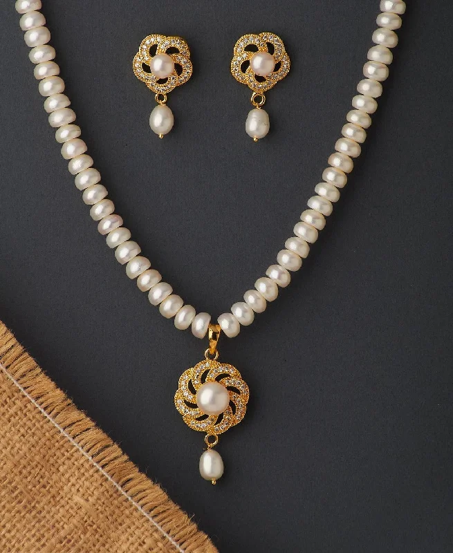 Vivid stone necklaces-Floral Real Pearl Necklace Set