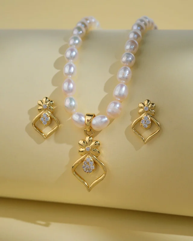 Sea wave necklaces-Pretty Pearl Necklace Sets