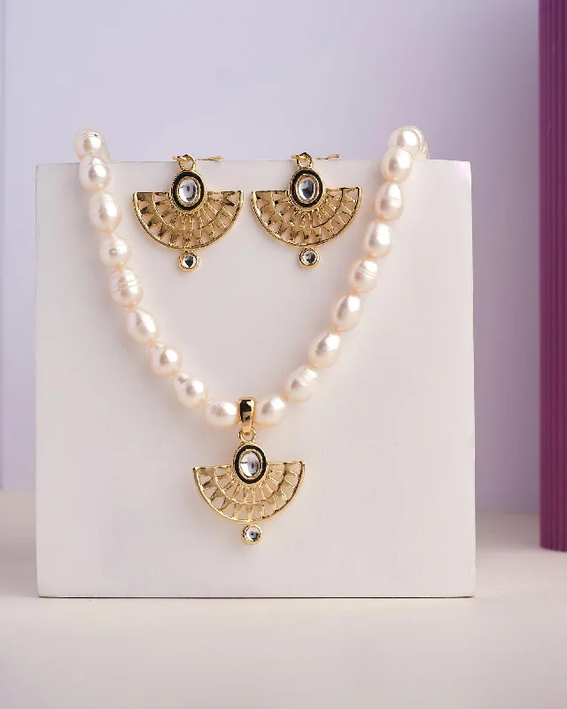 Vintage locket necklaces-Lavish Luminary Pearl Necklace Set