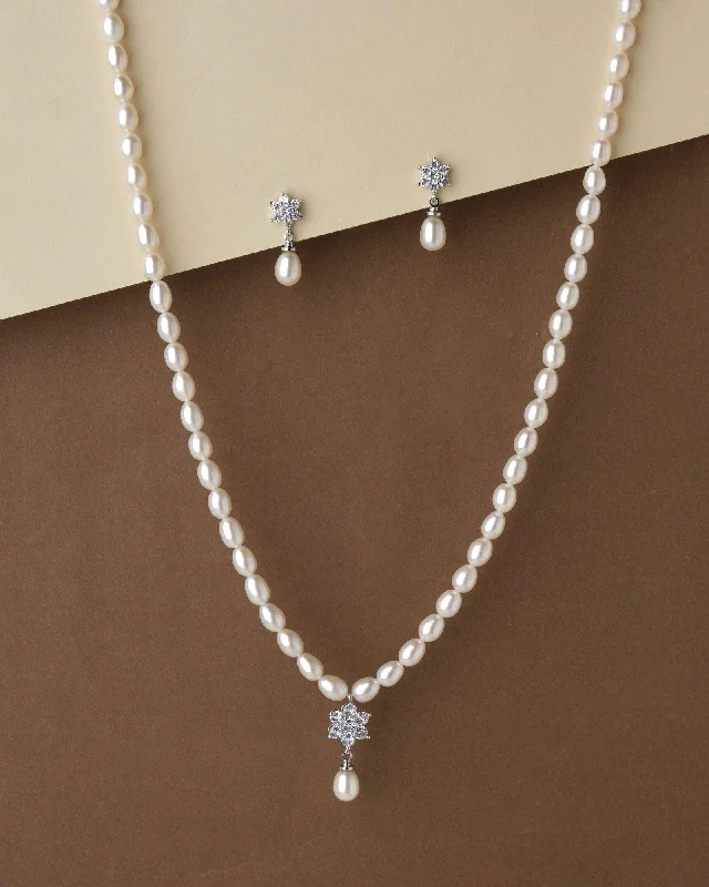 Thick link necklaces-Pretty Pearl Necklace Set