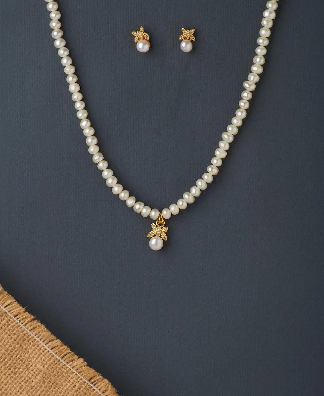 Rustic style necklaces-Pretty Stone Studded Pearl Necklace Set