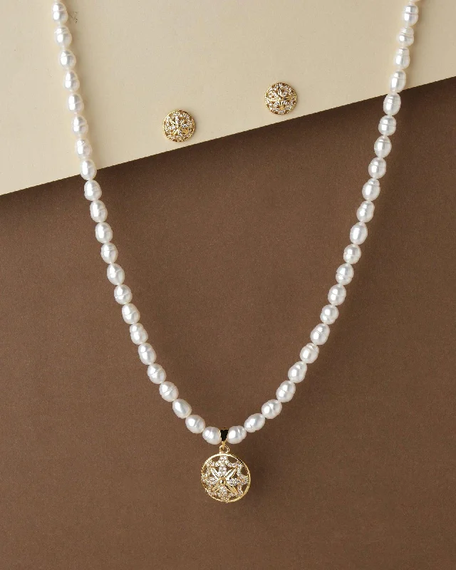 Vine braid necklaces-Pretty Pearl Necklace Set