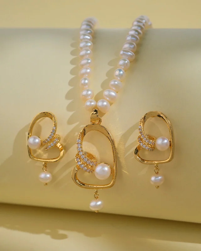 Clean-line necklaces-Fashionable Pearl Necklace Sets