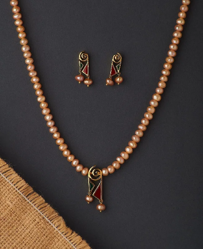 Patina bronze necklaces-Pretty Pearl Necklace Set