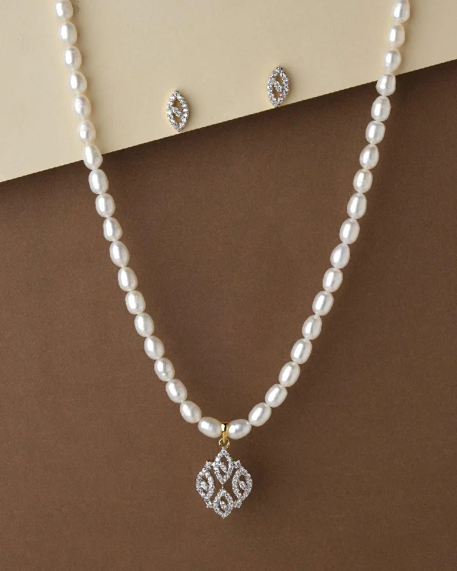 Celestial sign necklaces-Pretty Pearl Necklace Set