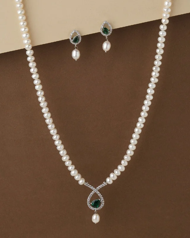 Luxe diamond necklaces-Lyrical Tear Drop Pearl Necklace Set