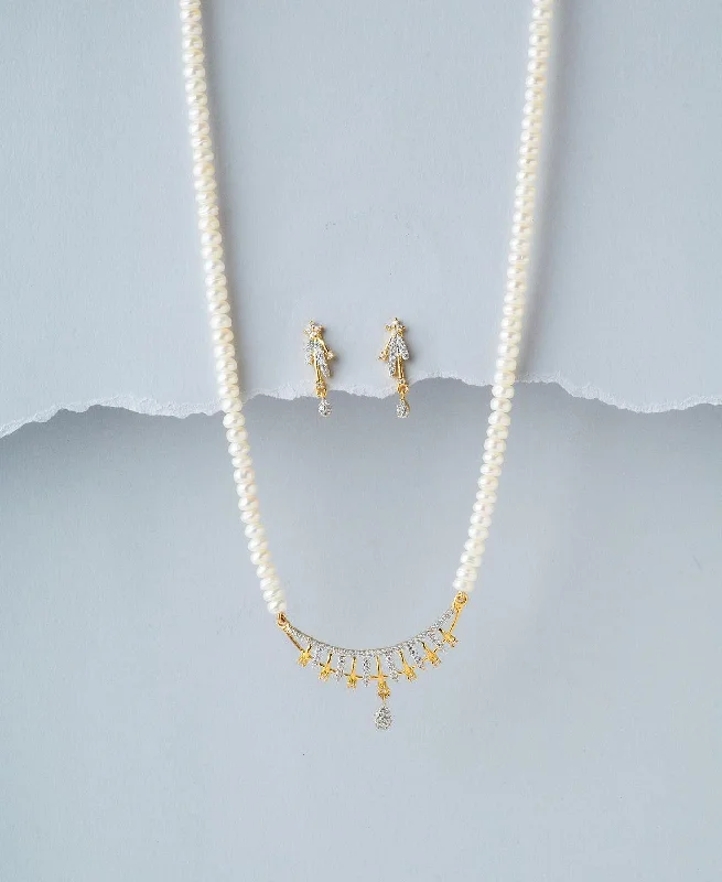 Alloy metal necklaces-Gorgeous White Pearl Necklace Set