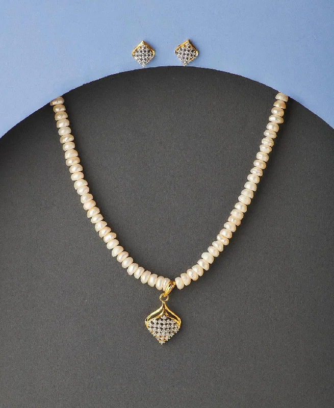 Tiered link necklaces-Pretty Stone Studded Pearl Necklace Set