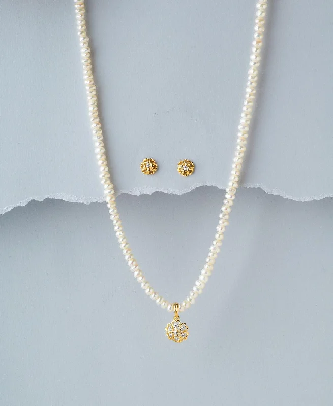 Snap clasp necklaces-Pretty Pearl Necklace Set