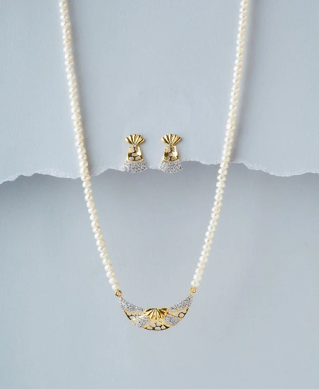 Wide bib necklaces-Fasionable Pearl Necklace Set