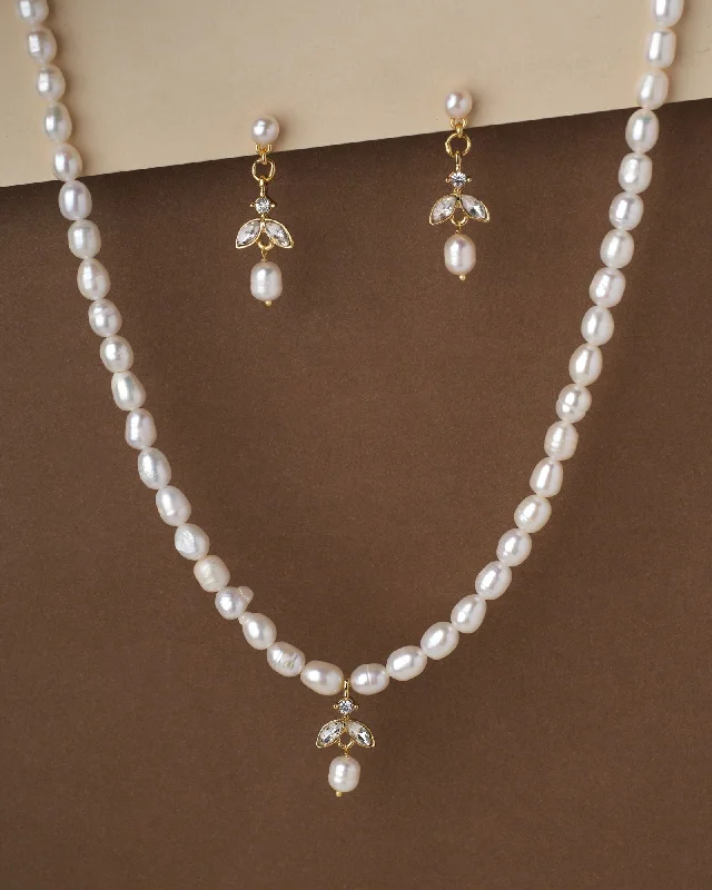 Oval shape necklaces-Frozen Forest Pearl Necklace Set