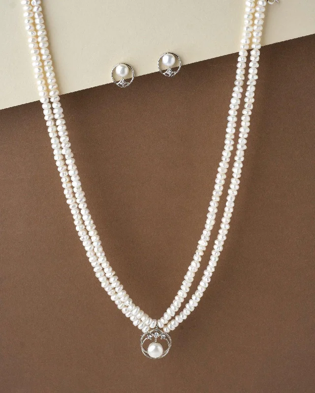 Alloy metal necklaces-Fashionable Trendy Pearl Necklace Set